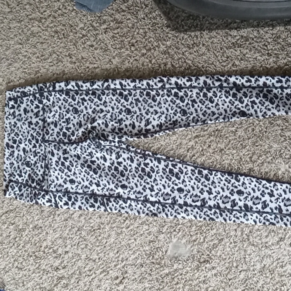 Zyia Snow Leopard Brillant hi-rise 7/8 24" leggings